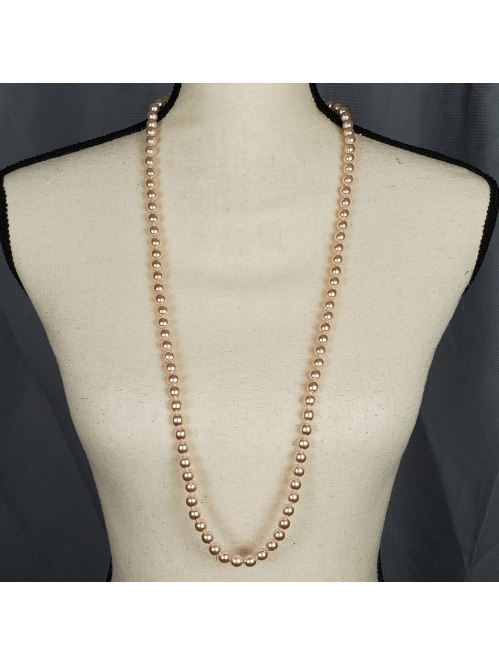 Necklace, cream beads, 17.5 inches - Picture 1 of 3